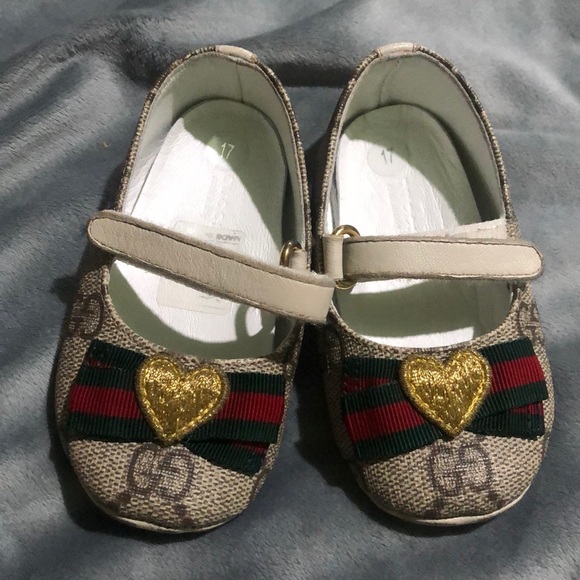 gold gucci baby shoes